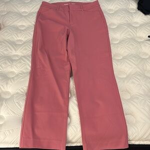NWOT. Old Navy High-Rise Pixie Straight. Size 10.